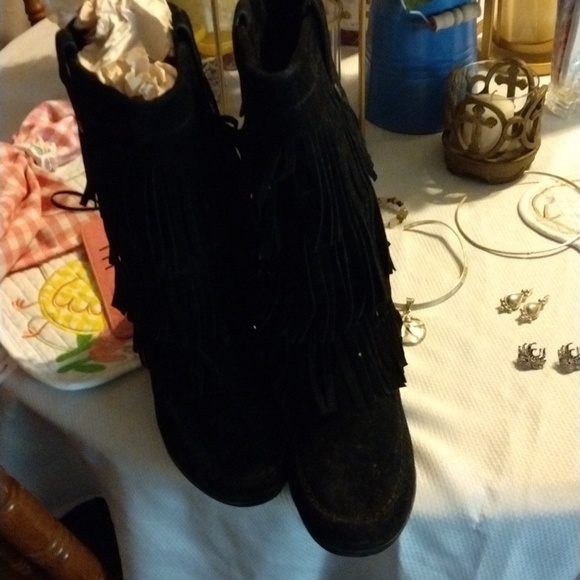 Boots - Picture 7 of 8